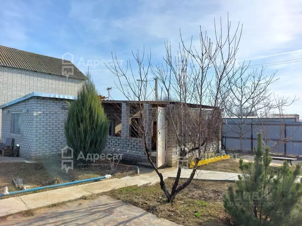 Дом в Волгоградская область, Дубовский район, Пичужинское с/пос, Волга ... - Фото 1