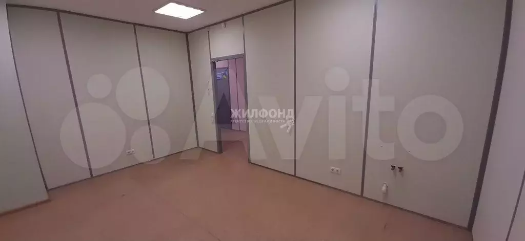 В центре с водой - Фото 0