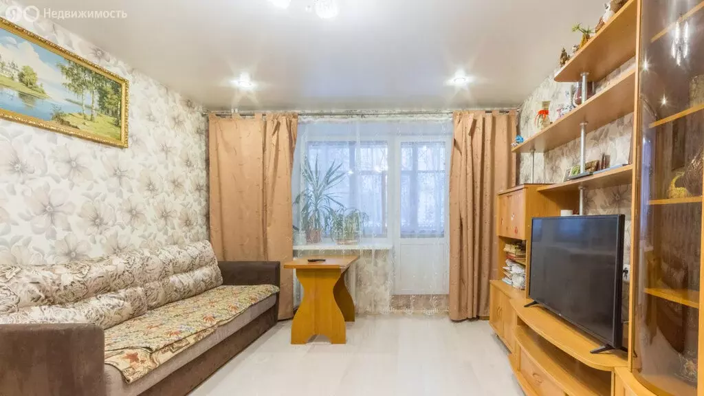3-комнатная квартира: Череповец, улица Батюшкова, 4 (70 м) - Фото 1