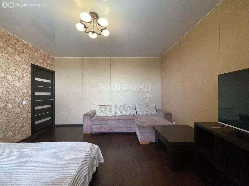 2-комнатная квартира: Новосибирск, улица Панфиловцев, 5 (59.5 м) - Фото 0