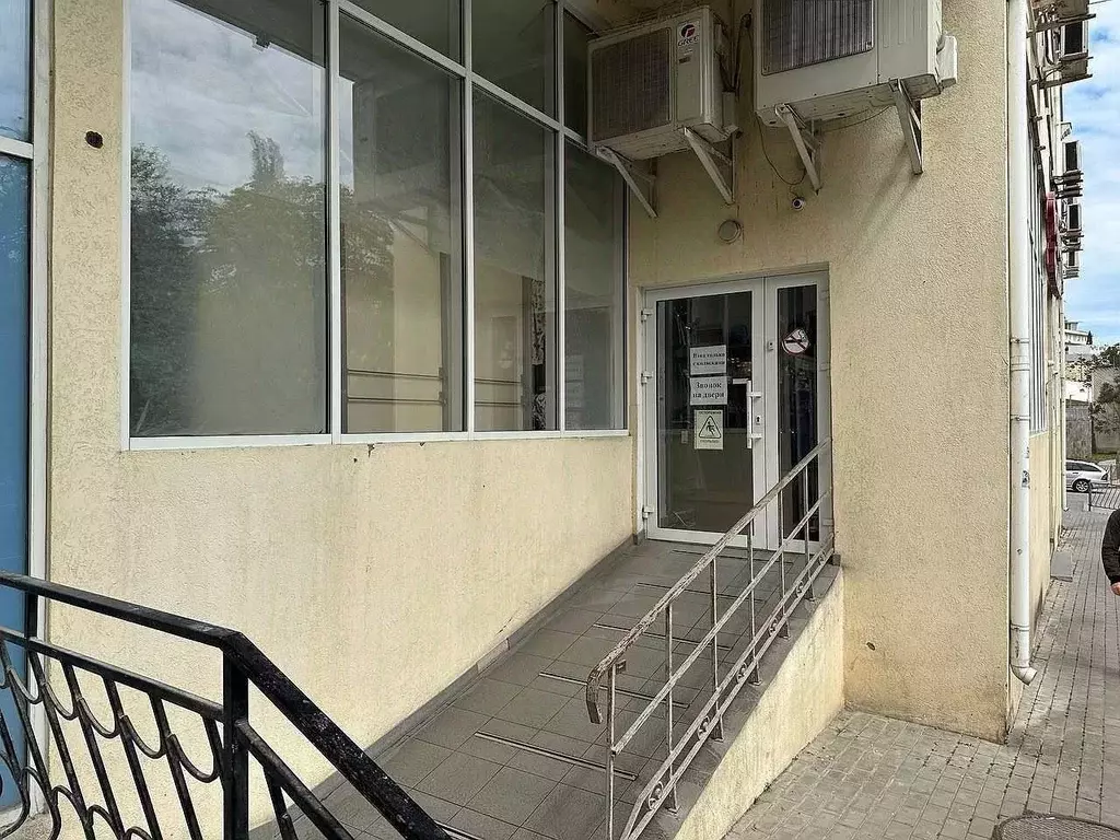 Помещение свободного назначения в Севастополь ул. Сенявина, 5 (550 м) - Фото 2