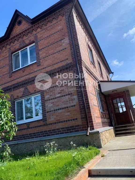 Коттедж в Свердловская область, Рефтинский пгт ул. Сосновый Бор, 21 ... - Фото 1
