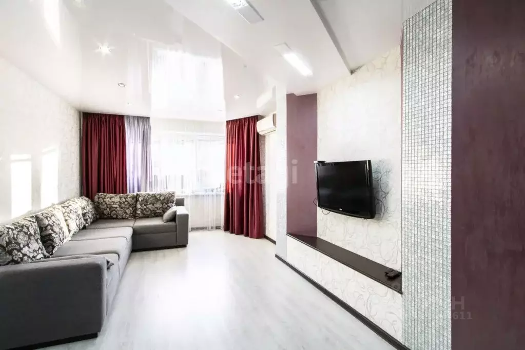 3-к кв. Тюменская область, Тюмень ул. 50 лет Октября, 80 (95.5 м) - Фото 1