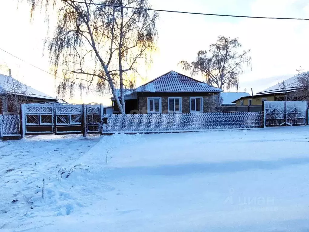 Дом в Омская область, Шербакуль рп ул. Свердлова (150 м) - Фото 0