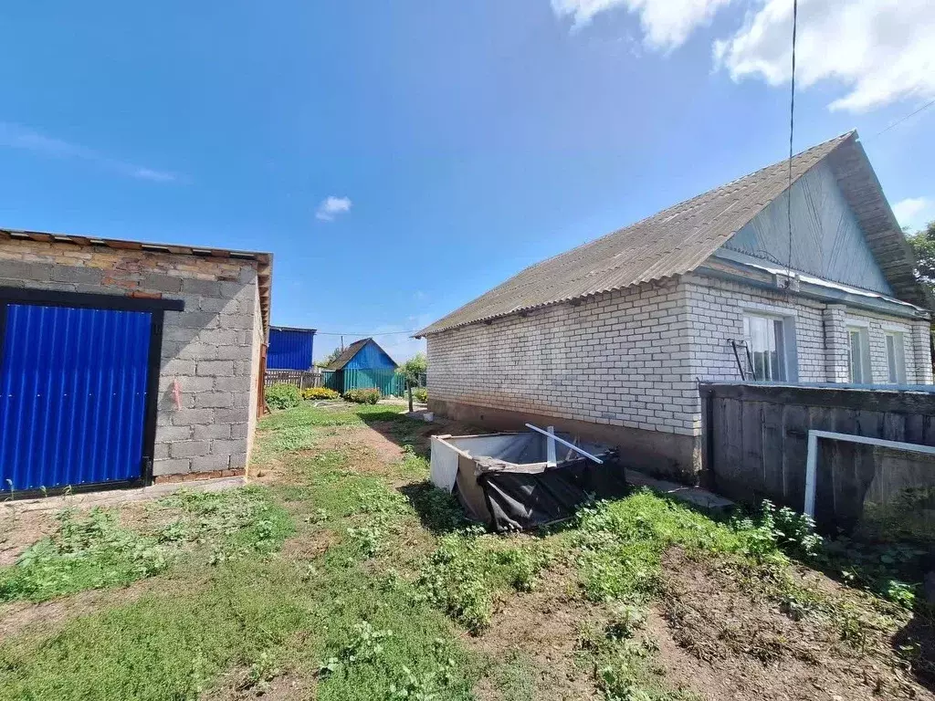 Дом в Башкортостан, Стерлитамакский район, с. Аючево Янаульская ул. ... - Фото 1