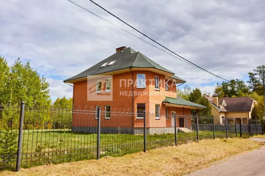 Дом в Москва с. Михайловское, Микрорайон Графская усадьба, 8 (270 м) - Фото 1