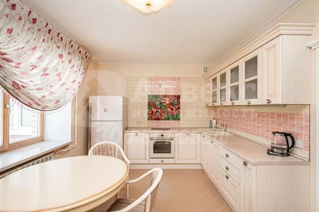 2-к кв. Тюменская область, Тюмень ул. Евгения Богдановича, 8к1 (80.0 ... - Фото 0