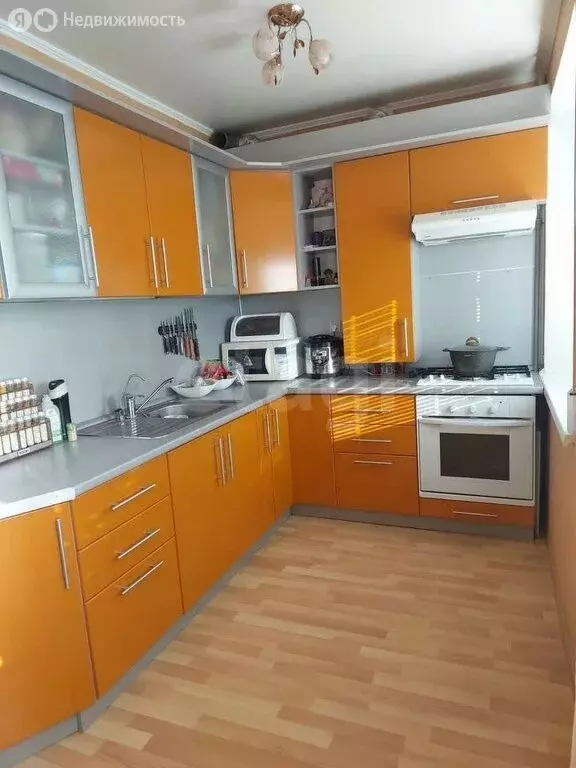 3-комнатная квартира: Таганрог, улица Ломакина, 110 (61 м) - Фото 0