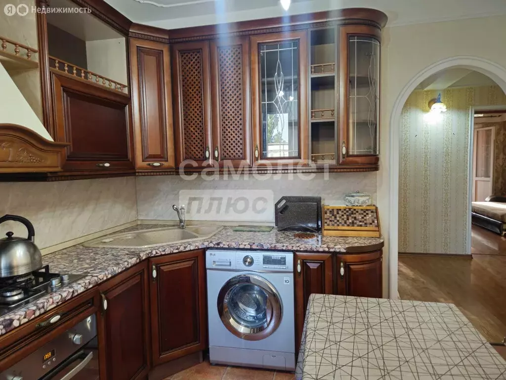 3-комнатная квартира: Махачкала, проспект Имама Шамиля, 43В (70 м) - Фото 1