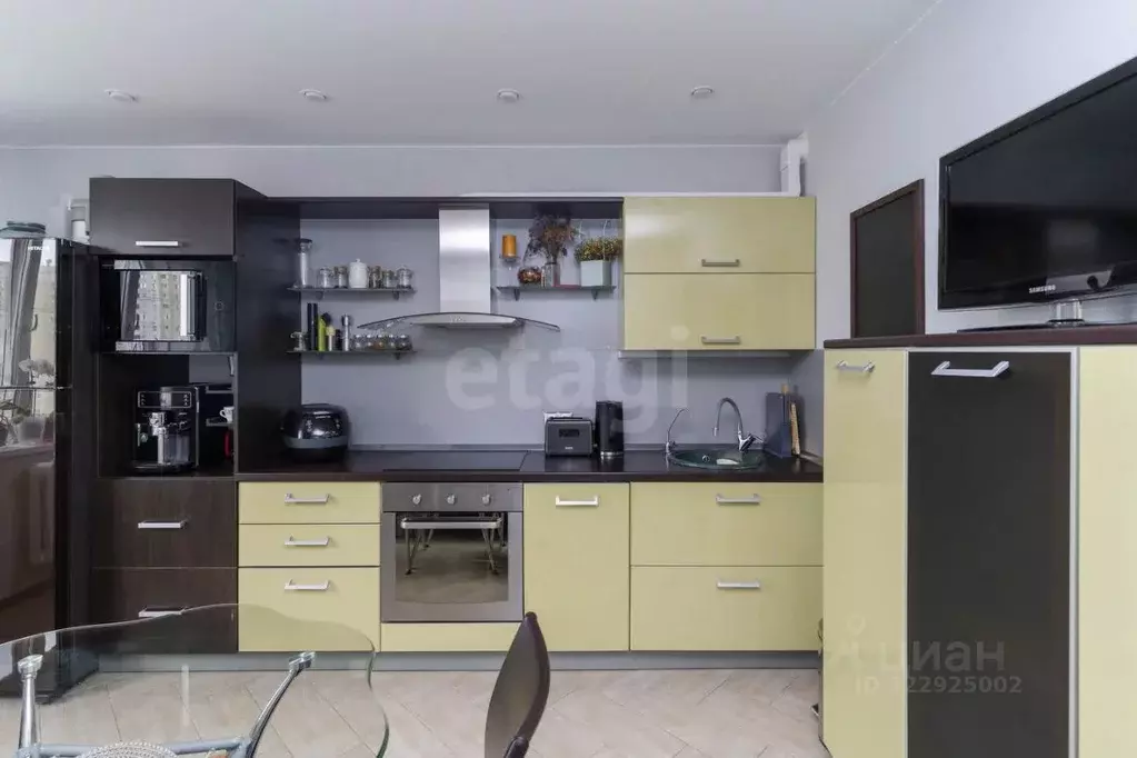 2-к кв. Тюменская область, Тюмень ул. Пермякова, 76к2 (72.2 м) - Фото 1