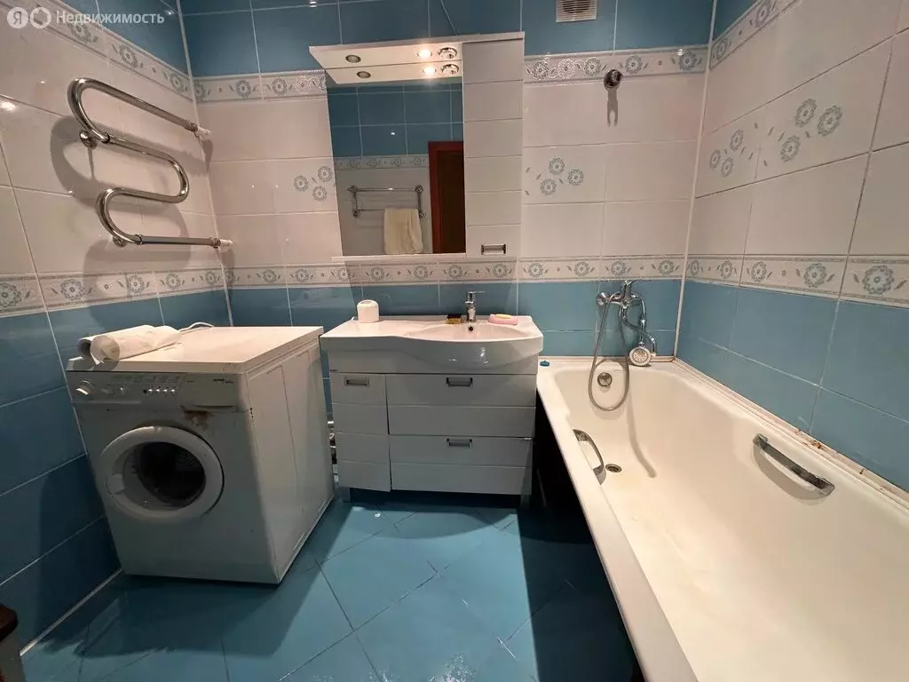 3-комнатная квартира: Тюмень, улица Мельникайте, 119 (93 м) - Фото 1