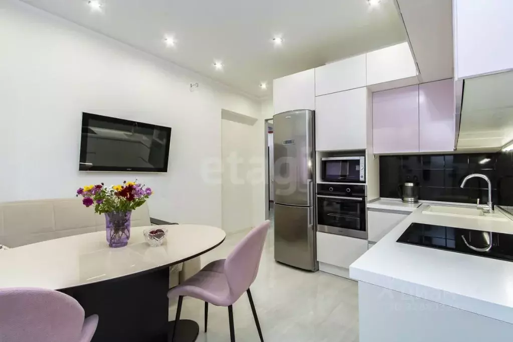 1-к кв. Тюменская область, Тюмень ул. 50 лет Октября, 4 (50.0 м) - Фото 1