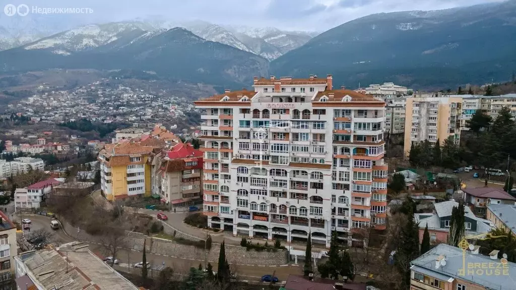 6-комнатная квартира: Ялта, улица Свердлова, 48Ак6 (253 м) - Фото 1