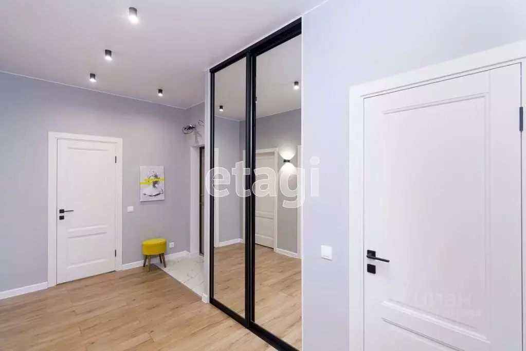 3-к кв. Тюменская область, Тюмень ул. 50 лет Октября, 4 (99.0 м) - Фото 1