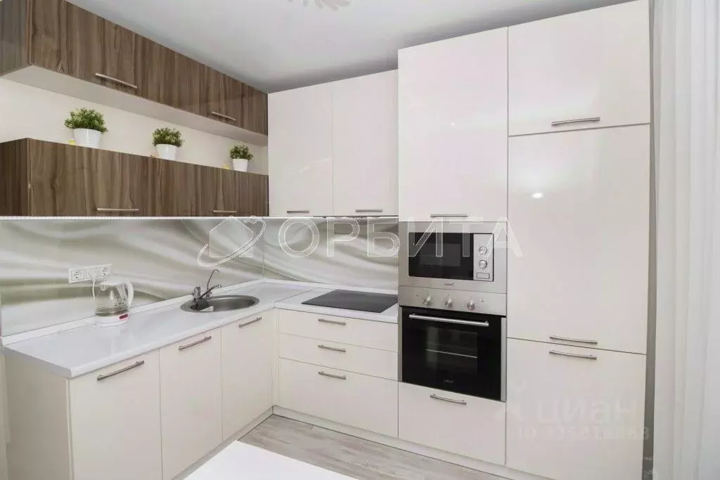 1-к кв. Тюменская область, Тюмень ул. Александра Протозанова, 10 (40.0 ... - Фото 1