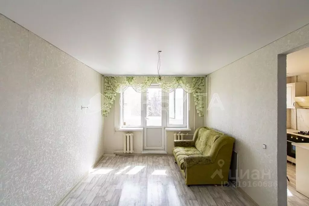 1-к кв. Тюменская область, Тюмень ул. Парфенова, 22 (32.0 м) - Фото 0