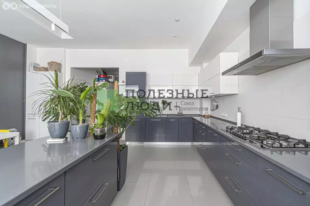 4-комнатная квартира: Севастополь, Маячная улица, 13 (182.1 м) - Фото 2