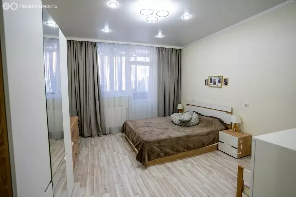 1-комнатная квартира: Краснодар, улица Цезаря Куникова, 18к9 (39 м) - Фото 1
