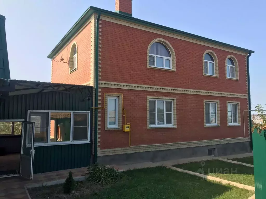 Дом в Астраханская область, Наримановский район, пос. Пригородный ул. ... - Фото 1