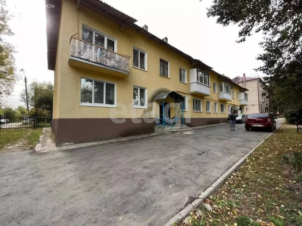 3-комнатная квартира: Дятьково, улица Циолковского, 3 (42.5 м) - Фото 0