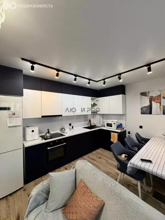 3-комнатная квартира: Уфа, улица Генерала Ишбулатова, 8/3 (61 м) - Фото 1