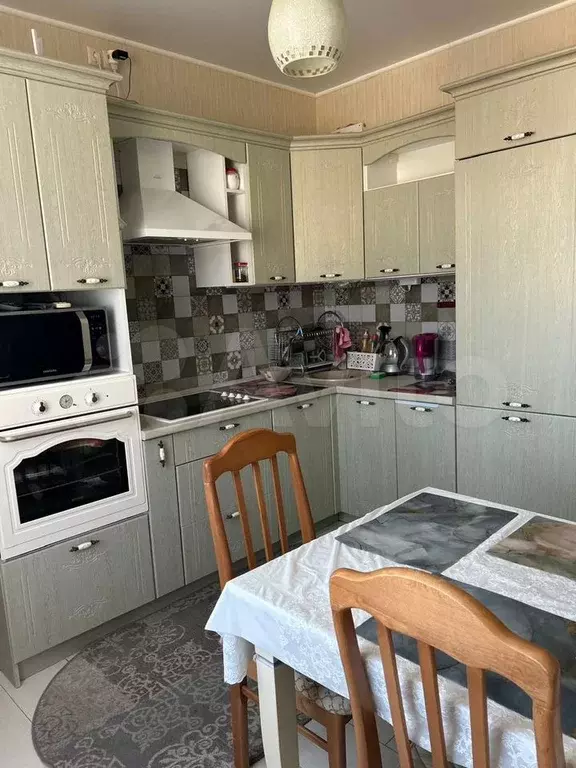 2-к. квартира, 60 м, 2/9 эт. - Фото 1