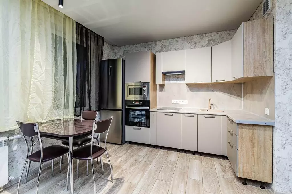 2-к кв. Свердловская область, Екатеринбург ул. Новаторов, 8 (67.0 м) - Фото 1