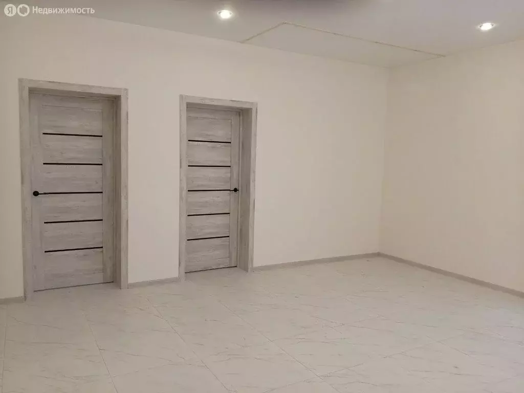 Дом в село Хомутово, Депутатская улица (220 м) - Фото 1