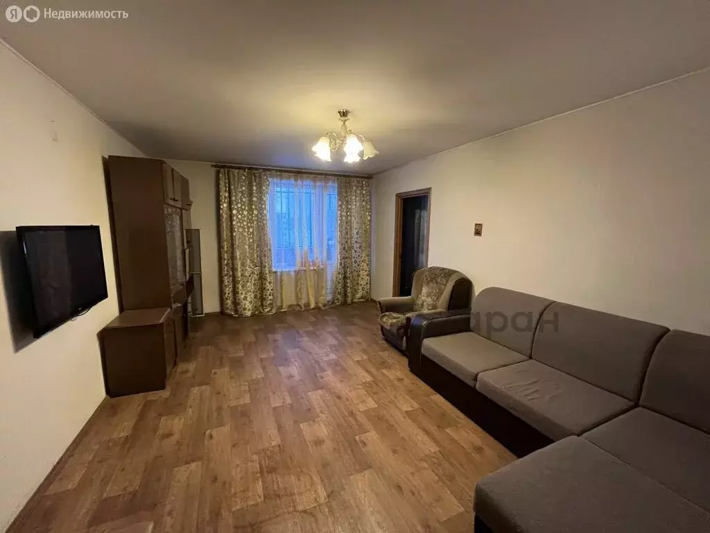 3-комнатная квартира: Челябинск, улица Комарова, 114А (64.1 м) - Фото 1