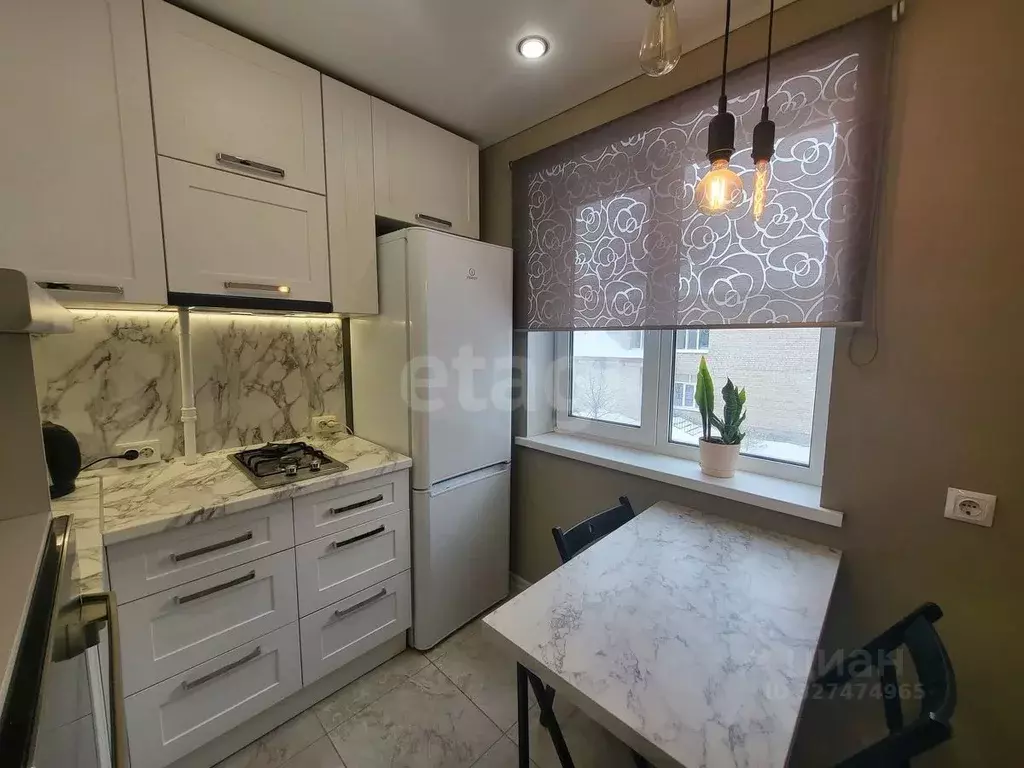 2-к кв. Тюменская область, Тюмень ул. Парфенова, 36 (42.0 м) - Фото 1