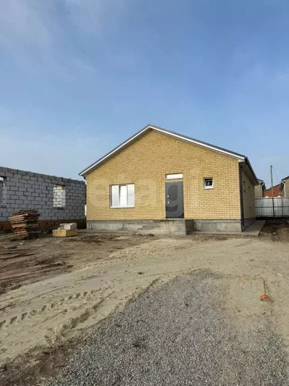 Дом в Калмыкия, Элиста Красноярская ул., 12 (100 м) - Фото 1