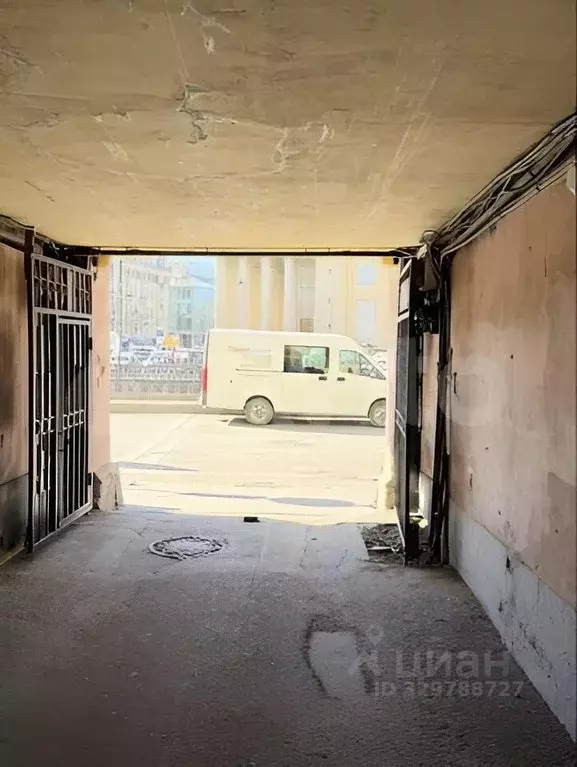 Гараж в Санкт-Петербург Лиговский просп., 17 (12 м) - Фото 1