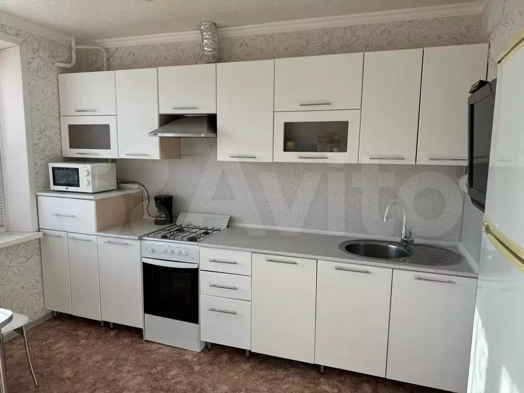 2-к. квартира, 62 м, 1/10 эт. - Фото 0