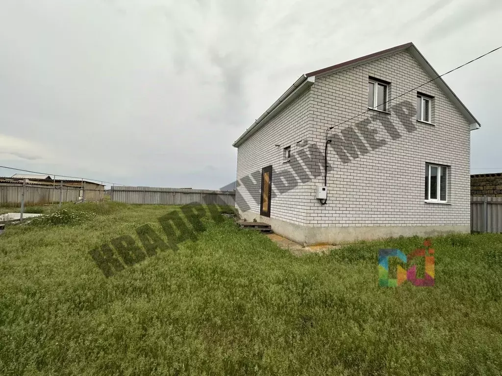 Дом в Калмыкия, Целинный район, с. Троицкое ул. Фабричная, 1 (64 м) - Фото 0