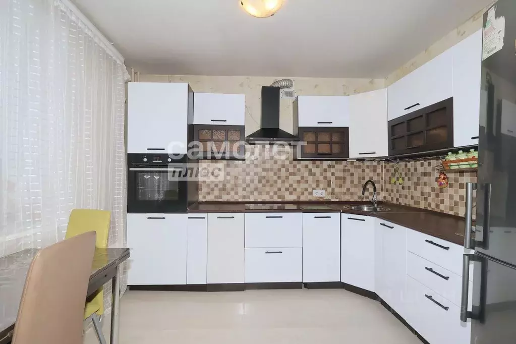 3-к кв. Кемеровская область, Кемерово ул. Патриотов, 35 (65.0 м) - Фото 1