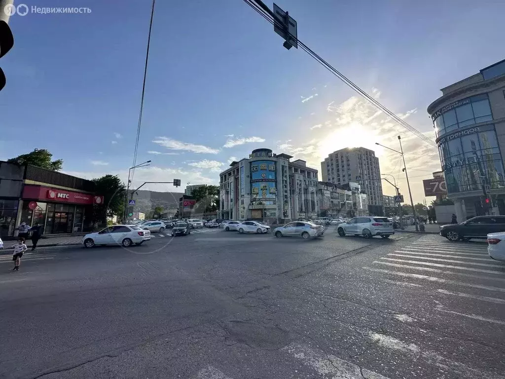 3-комнатная квартира: Махачкала, улица Ирчи Казака, 53Гк2 (140 м) - Фото 0