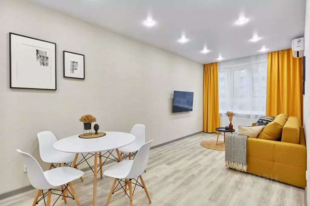 2-к кв. Тюменская область, Тюмень ул. Республики, 204к4 (50.0 м) - Фото 1