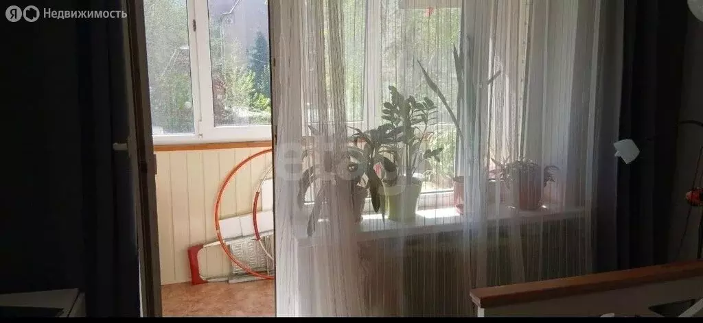 3-комнатная квартира: Курган, улица Войкова, 21 (62.9 м) - Фото 1
