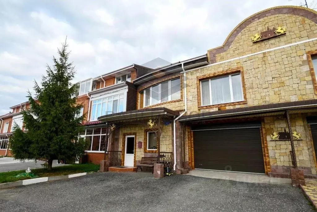 Таунхаус в Омская область, Омск Юго-Западная ул., 13/5 (440 м) - Фото 1