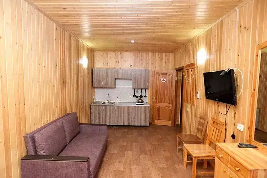 Дом в Астраханская область, Ахтубинский район, с. Сокрутовка  (30 м) - Фото 1