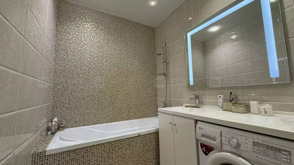 2-к кв. Татарстан, Казань ул. Баки Урманче, 9 (78.3 м) - Фото 1