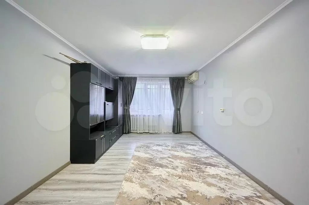 2-к. квартира, 55 м, 1/9 эт. - Фото 0
