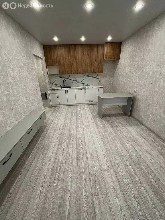 1-комнатная квартира: Тюмень, улица Героев Космоса, 17 (72.9 м) - Фото 2