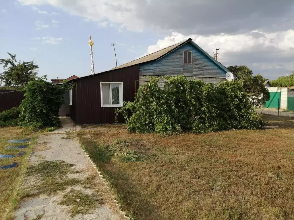 Дом в Саратовская область, Лысогорское муниципальное образование, ... - Фото 1