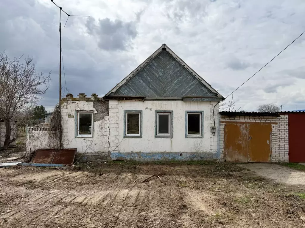 Дом в Волгоградская область, Волжский Погромное кв-л, пер. Лиманный ... - Фото 1