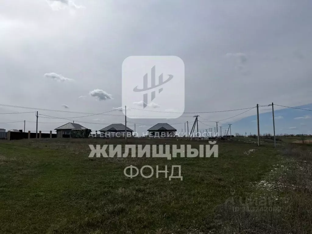Участок в Саратовская область, Энгельсский район, Красноярское ... - Фото 1