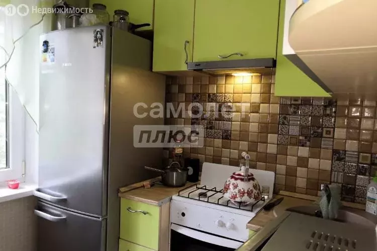 3-комнатная квартира: Омск, 2-й микрорайон, Лесной проезд, 3 (49 м) - Фото 1