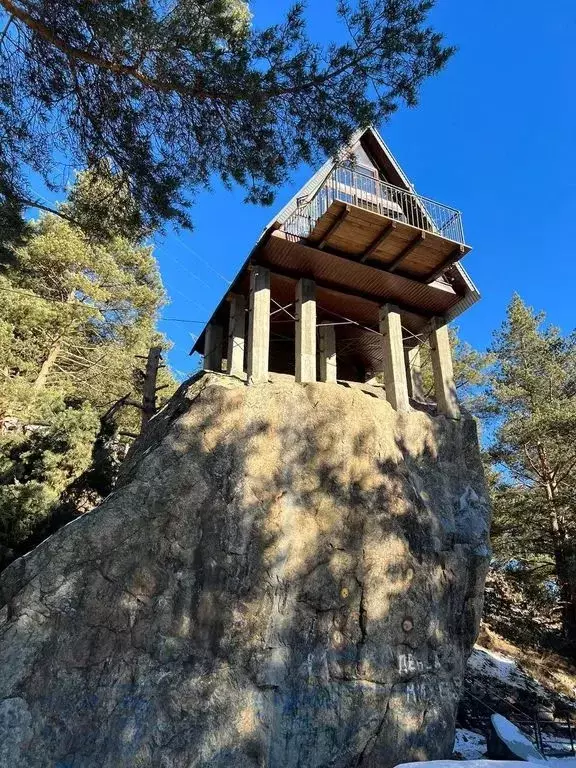 Дом в Кабардино-Балкария, Эльбрусский район, с. Эльбрус ул. ... - Фото 0