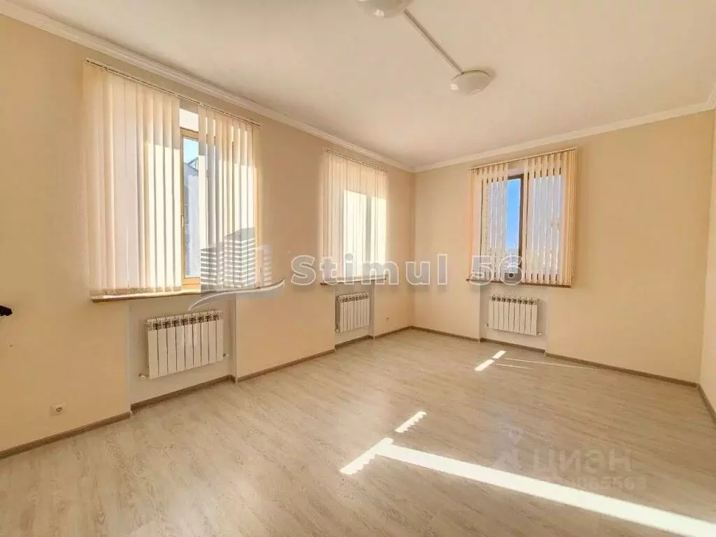 2-к кв. Оренбургская область, Оренбург ул. Кривцова, 14 (67.3 м) - Фото 1