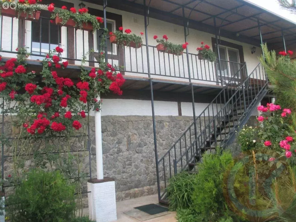 Дом в Уютное, Прибрежный проезд, 11А (450 м) - Фото 1